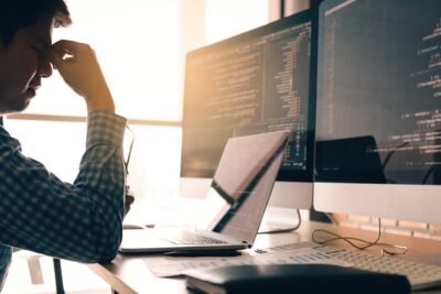 Errores comunes al contratar desarrollo de software a medida